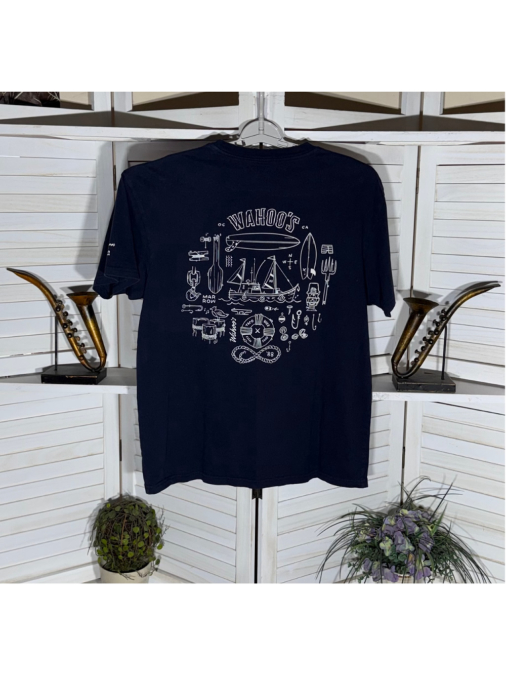 Wahoos cotton T-shirt navy blue Nautical theme ocean sailboat anchor graphics L